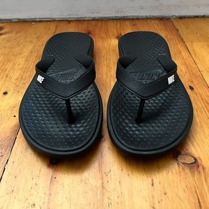 Nike flip flops size 10
